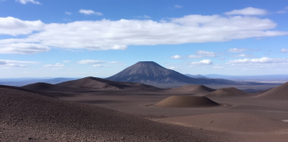 Arizona and it’s active Volcanoes Arizona and it's active Volcanoes