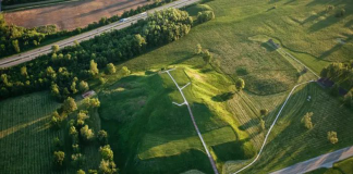 Cahokia: a pre-Columbian metropolis Cahokia: a pre-Columbian metropolis